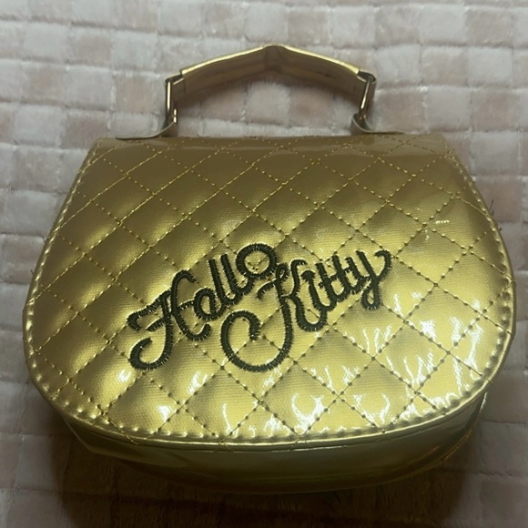 Hello kitty gold purse - Picture 2 of 3